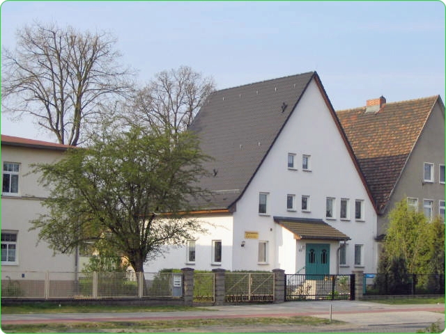 Straenansicht in Richtung Berlin fahrend